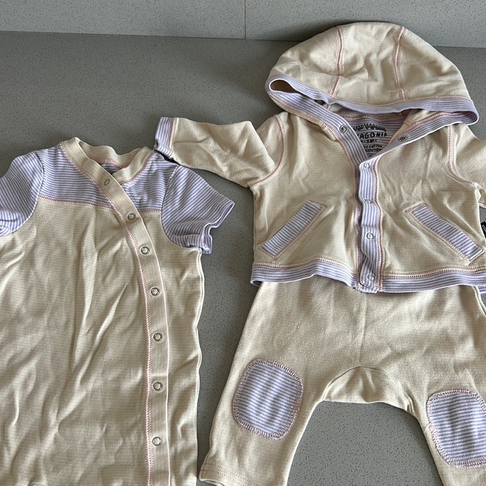 Patagonia 0-3m girls three piece outfit